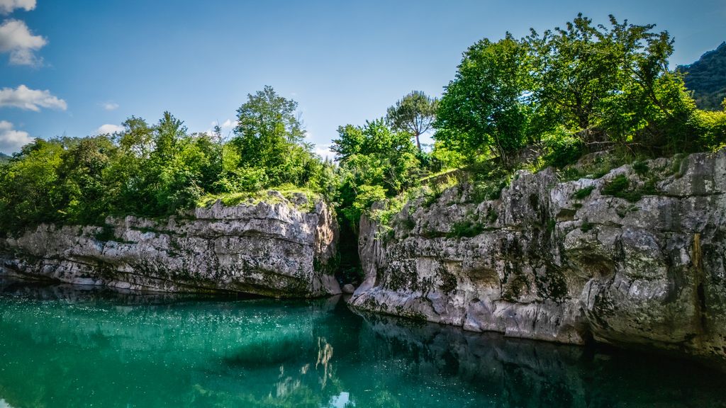 Korita reke Soče v Kanalu